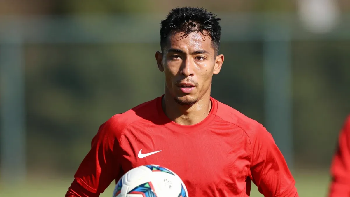 El club balear anuncia la llegada del delantero polaco cedido por el Udinese y confirma la expulsión de dos juveniles...