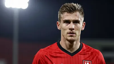 El RCD Mallorca oficializa la contratación de Adam Buksa y negocia con Alberto Moreno para reforzar su plantilla en la...